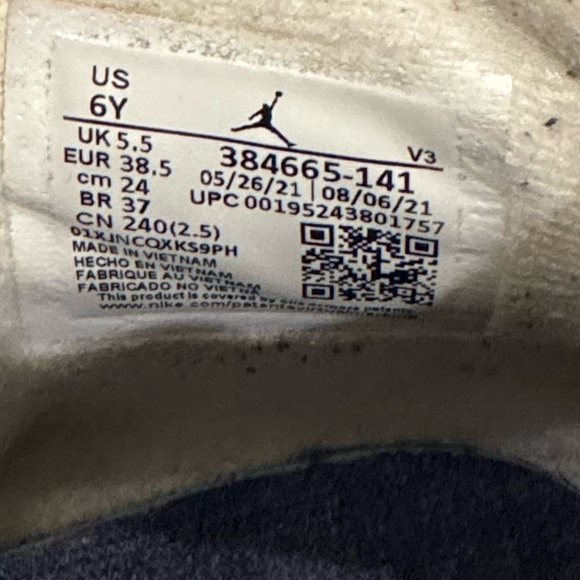 Nike Air Jordan 6 Retro Shoes in White/Midnight Navy - Picture 10 of 10